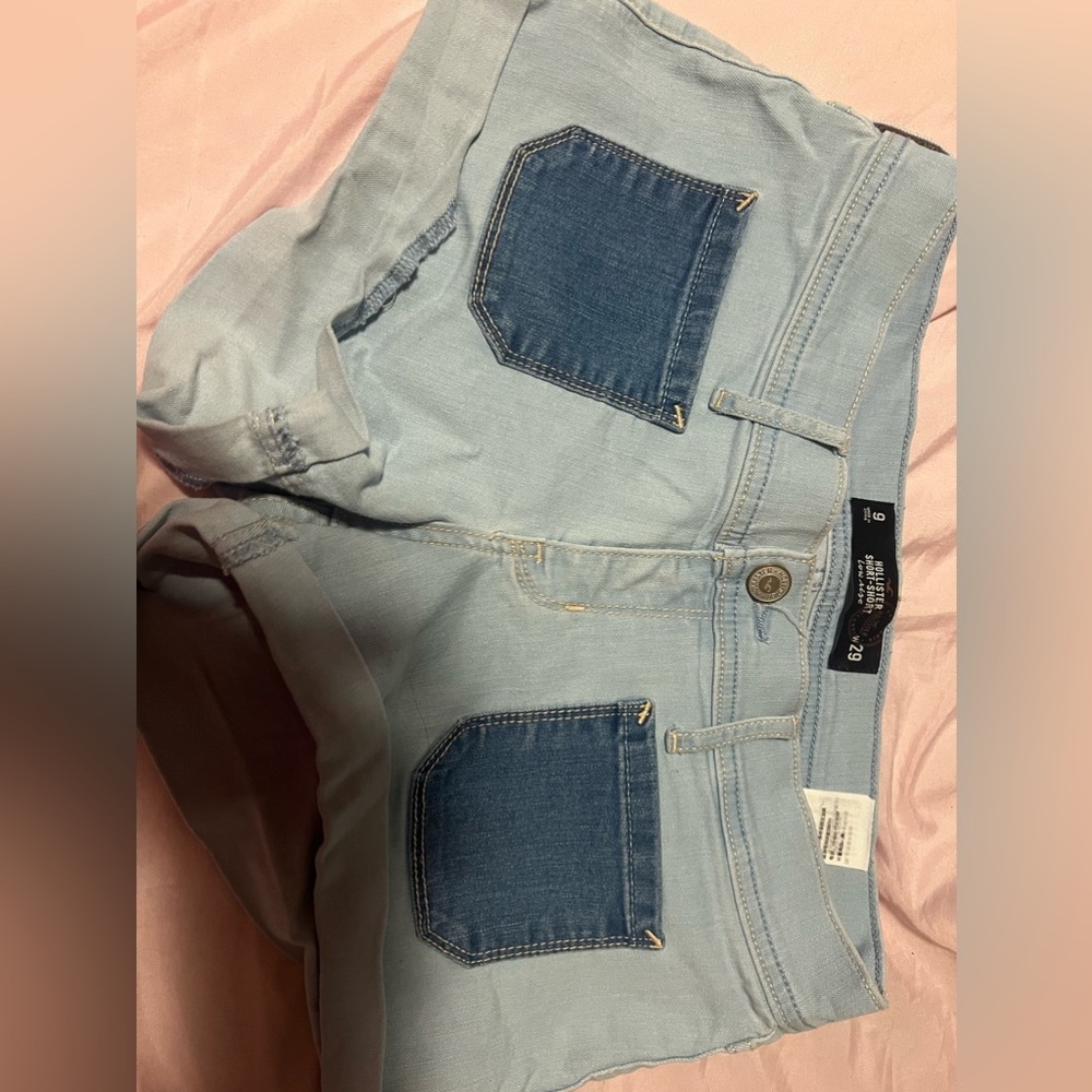 Hollister short-shorts